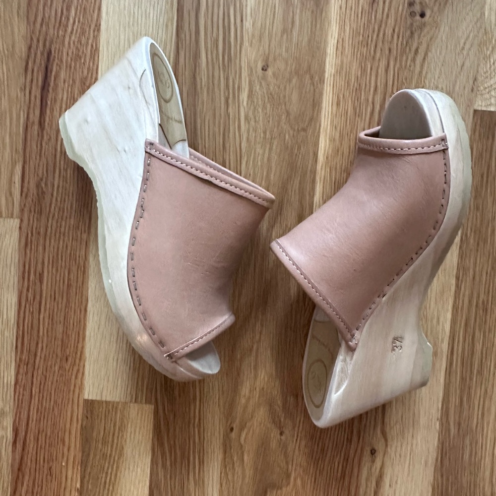 No. 6 Tan Leather Mules clogs Elegant Comfort